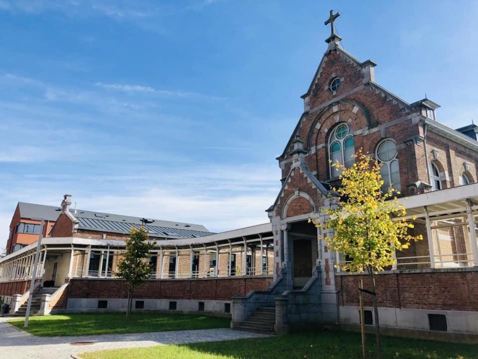 Les Chambres Atypiques De Nico Bush - Parking Securise Velos Tournai Dış mekan fotoğraf